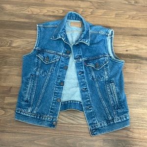 VTG LEVI’S OVERSIZED DENIM BLUE JEANS VEST VINTAGE COLLARED TRUCKER BIKER SZ M